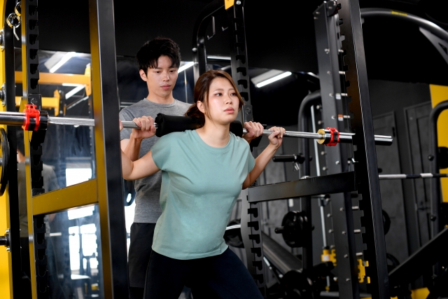 パーソナルジムでのトレーニング風景